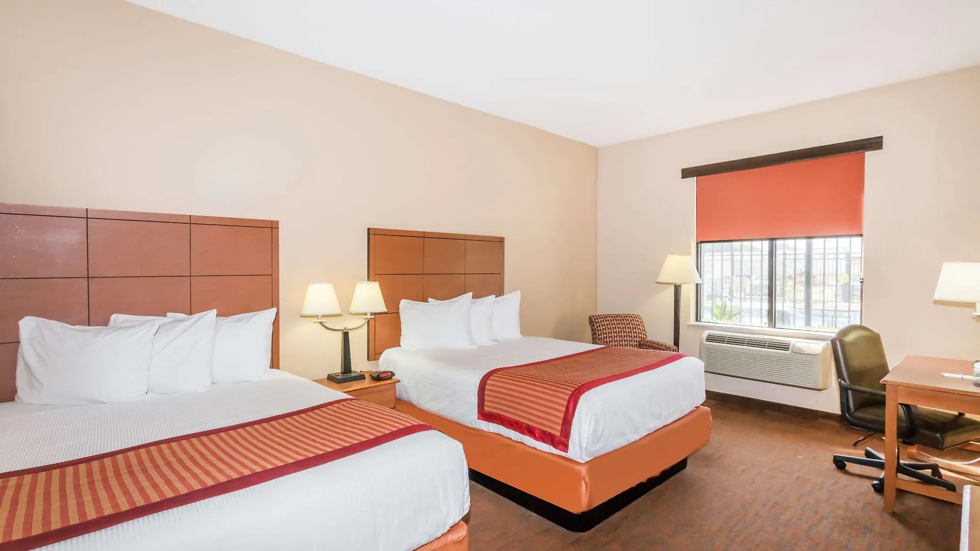 Hotel Baymont By Wyndham Savannah/Garden City